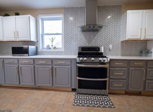 20 Vernon Pl, East Orange NJ  07017-4410 exterior