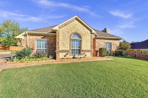 2203 Park Cir, Denison, TX 75020-7254