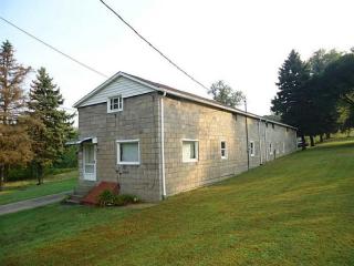 295 Elliott Ct, Jeannette, PA 15644-3615