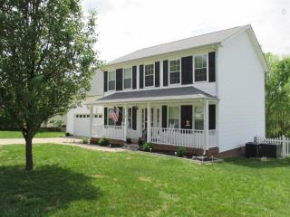 1002 Hedge Apple Dr, Clarksville, TN 37040-2872