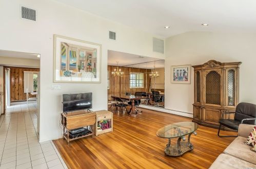 35 Fair Ln, Muttontown, NY 11753-2309