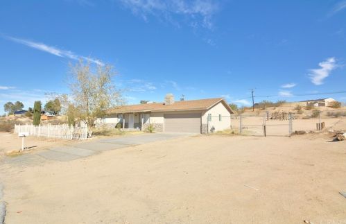 15957 Placida Rd, Victorville, CA 92394-1335