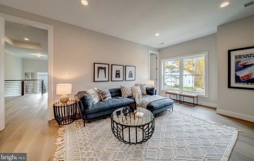 6580 Brooks Pl, Falls Church VA  22044-1105 exterior