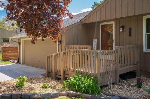 2861 Highridge Ter, Saint Paul, MN 55121-1103