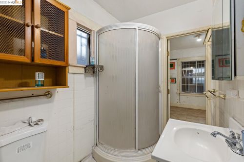 9825 E St, Oakland CA  94603-2339 exterior