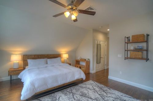 180 Briar Hill Rd, Groton CT  06340-2652 exterior