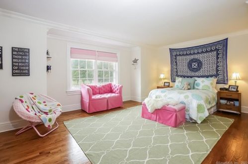882 Silvermine Rd, New Canaan CT  06840-4332 exterior