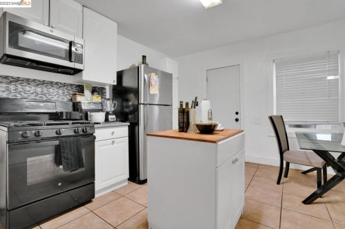 2283 80th Ave, Oakland CA  94605-3266 exterior