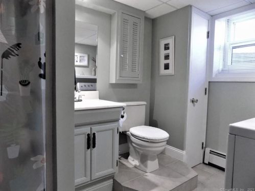 282 Hayden Sta Rd, Windsor CT 06095-1407 exterior