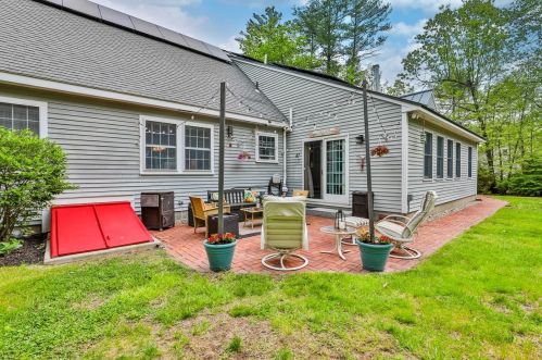 14 Pinewood Dr, Amherst NH  03031-3101 exterior