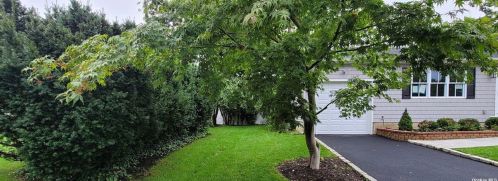 220 4th St, Deer Park NY  11729-5923 exterior