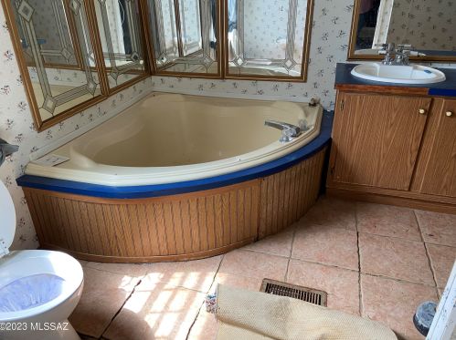 3811 Bilby Rd, Tucson AZ 85706-4506 exterior