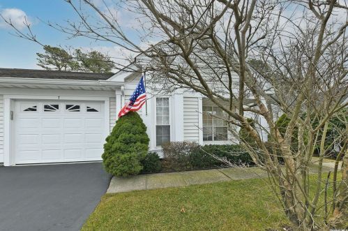 7 Brookville Ct, Panamoka, NY 11961-1638