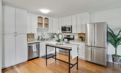 3281 Loma Riviera Dr, San Diego, CA 92110-5511