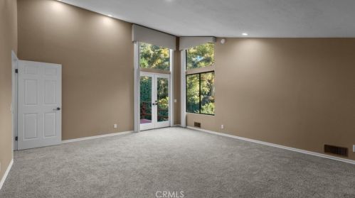 1942 Los Encinos Ave, Glendale CA  91208-2113 exterior