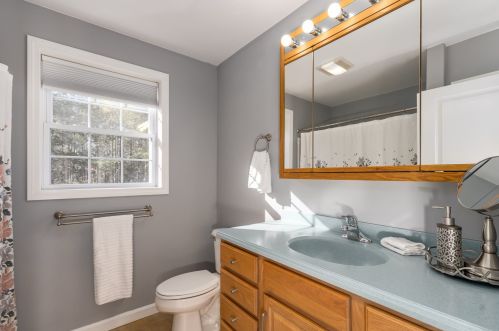 4 Ames Rd, Brookline NH  03033-2304 exterior