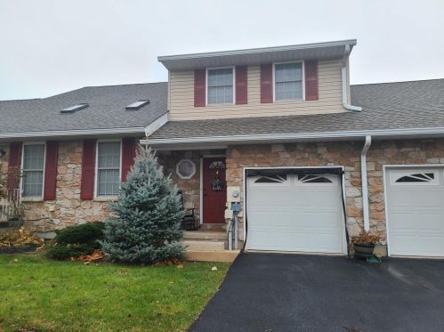4 Saratoga Ct, Easton PA  18040-1046 exterior