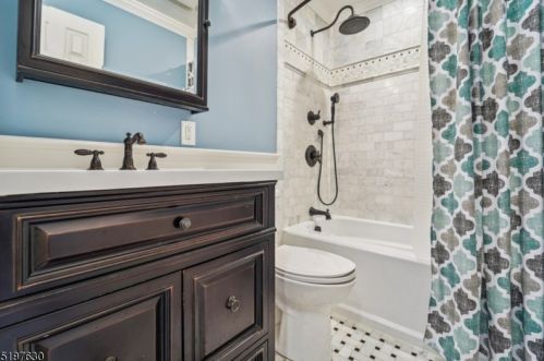 83 Mcnomee St, Oakland NJ  07436-2609 exterior