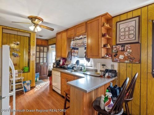 93 Sunset Ave, Tinton Falls NJ  07701-1433 exterior