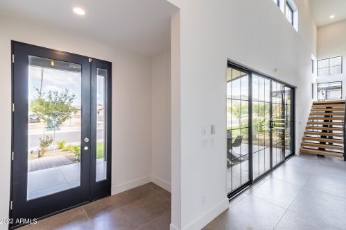 8430 10th Ln, Phoenix, AZ 85041-8337