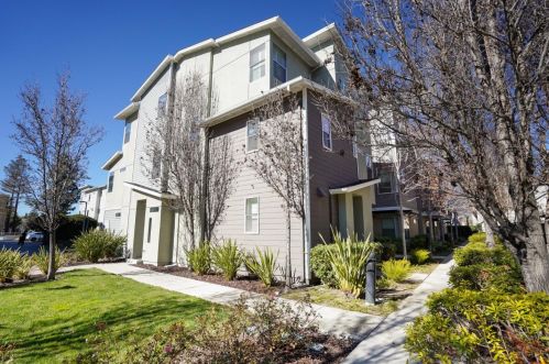 1073 Saginaw Ter, Sunnyvale, CA 94089-2181
