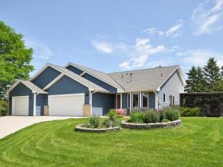6020 Yucca Ln, Minneapolis, MN 55446-3580