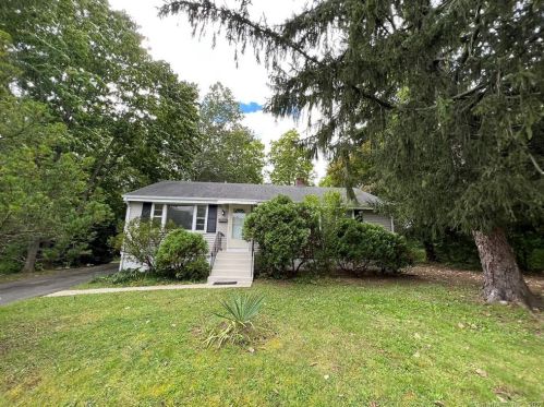 1 Greenbriar Dr, Bloomfield, CT 06002-3230