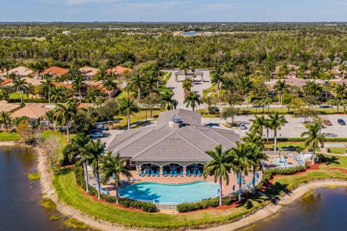 14254 Manchester Dr, Naples FL 34114-8624 exterior