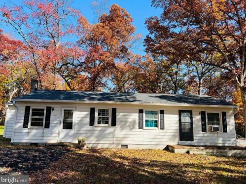 5717 Artemus Rd, Gainesville, VA 20155-1542