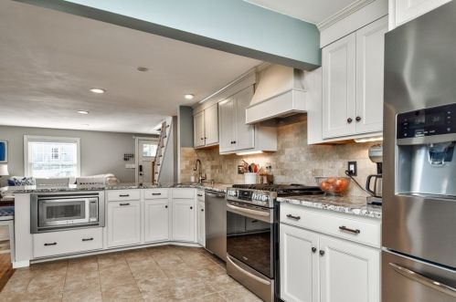 11 Macarthur Rd, Natick MA 01760-2937 exterior