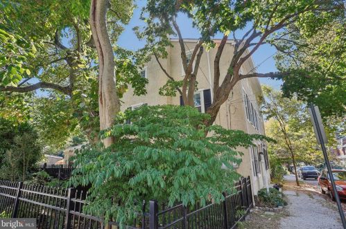 102 Gravers Ln, Philadelphia, PA 19118-3806