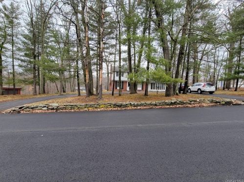 1 Starhaven Ave, Middletown NY  10940-4617 exterior