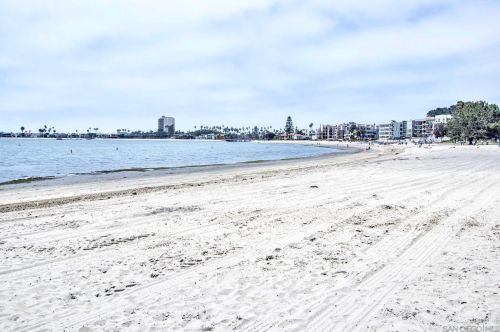 3923 Riviera Dr, San Diego CA 92109-5889 exterior