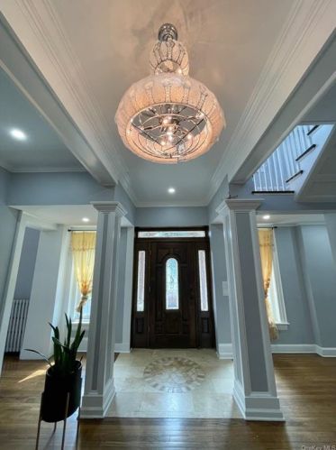 2 Linden Pl, Middletown NY  10940-4804 exterior