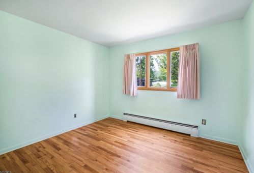 82 Lee Dr, Paterson NJ  07508-3038 exterior