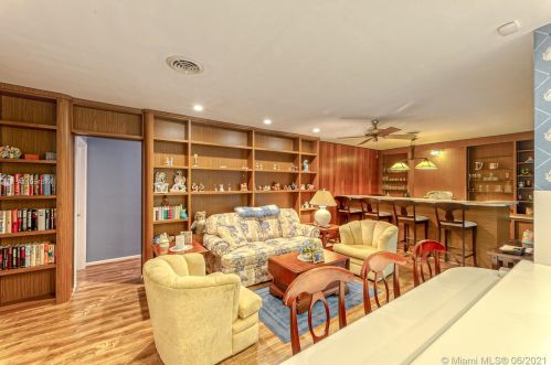 7440 Twin Sabal Dr, Hialeah FL  33014-2529 exterior