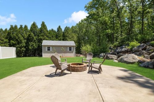 86 Hilltop Dr, Providence RI  02919-3013 exterior