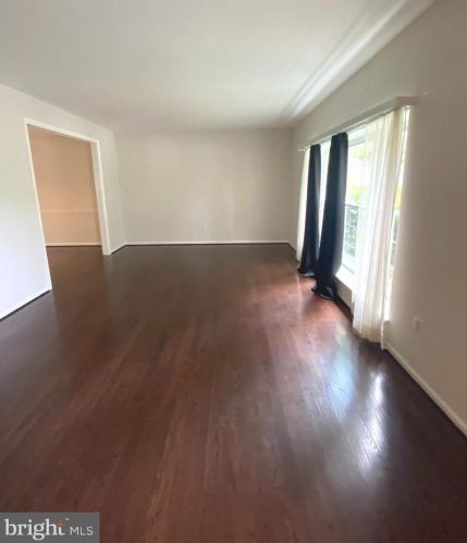 13113 Holly Leaf Ct, Woodbridge VA  22192-3827 exterior