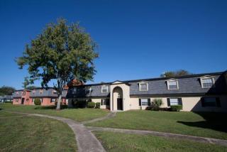 1743 Semoran North Cir, Winter Park FL  32792-1401 exterior