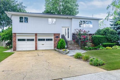 2516 Randy Ln, North Bellmore, NY 11710-5125