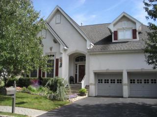 10 River Dell, Oakland, NJ 07436-2300