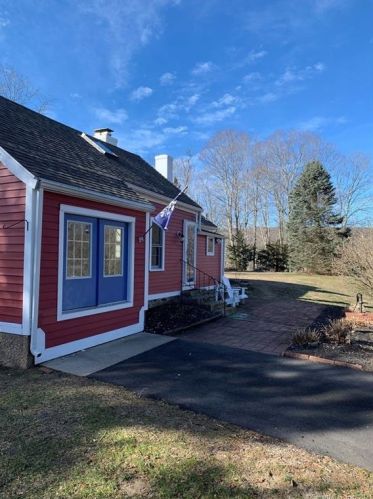 15 Boston Post Rd, East Lyme, CT 06333-1704