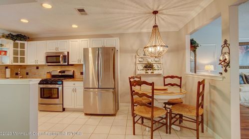 21 Jaffreyton Close, East Freehold, NJ 07728-3836