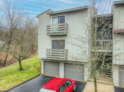 1201 Spruce Hills Dr, Glen Gardner, NJ 08826-3711