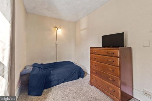 33 Mcclellan Ave, Trenton NJ 08610-6050 exterior