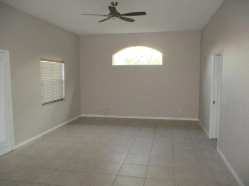 1034 Abingdon Ave, Fort Pierce, FL 34953-2803