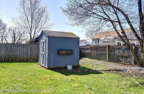 47 Charles Ter, Piscataway NJ  08854-5338 exterior
