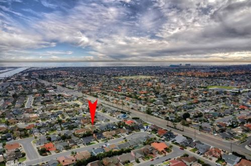 10071 Cliff Dr, Huntington Beach CA  92646-6604 exterior