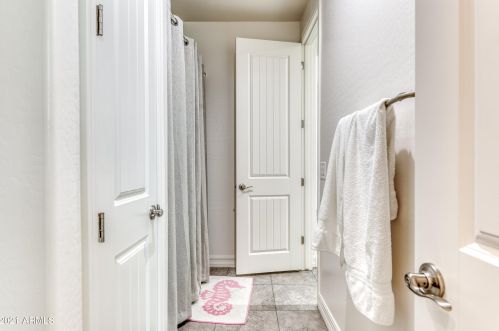 2922 Amber Sun Dr, Phoenix AZ 85085 exterior