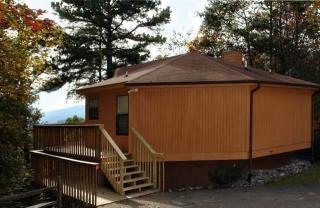 1068 Foothills Dr, Gatlinburg, TN 37738-5345